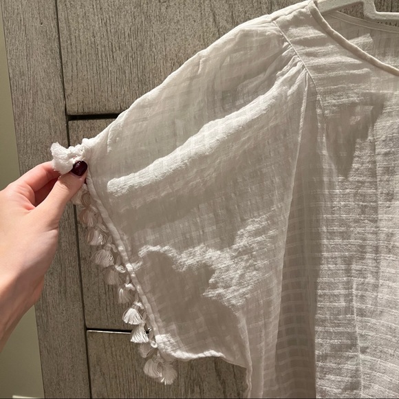 Vince Camuto - White Blouse with Tassels on Sleeves - Picture 4 of 4